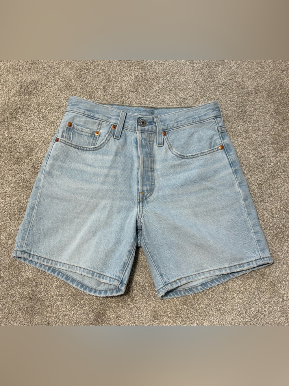 Levi’s 501 Mid-Thigh Short